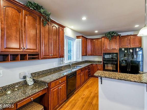 4th image of 11156 Garden Path Ln