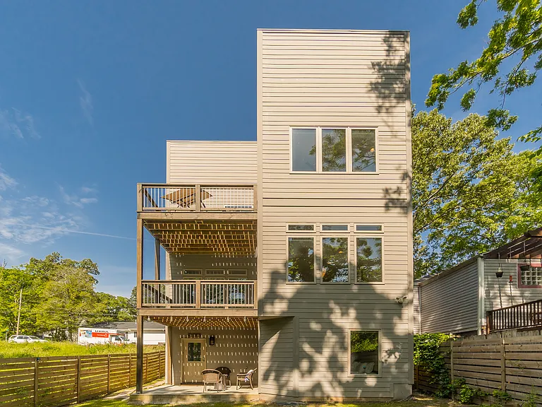 406 E Side Ave SE — Photo 30