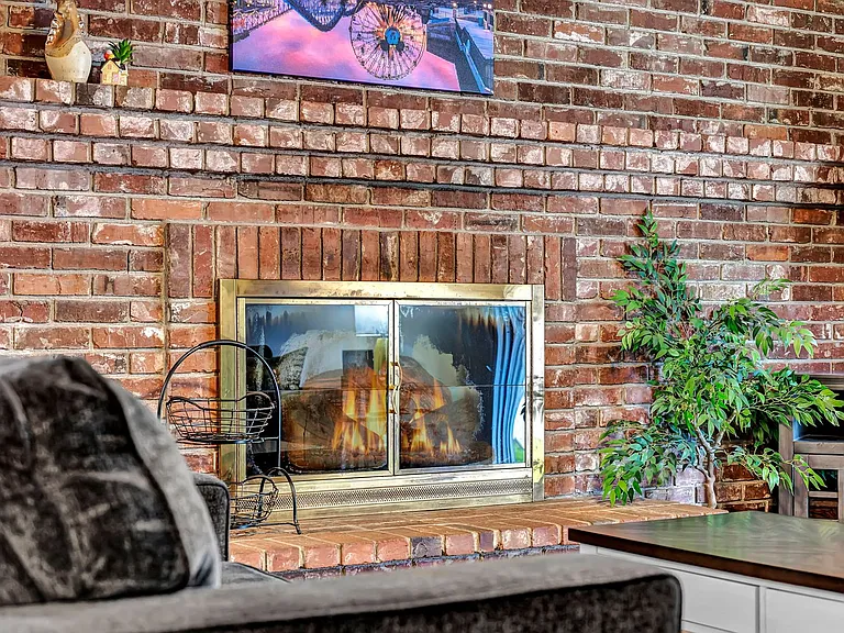 1490 Foster Dr — Photo 6