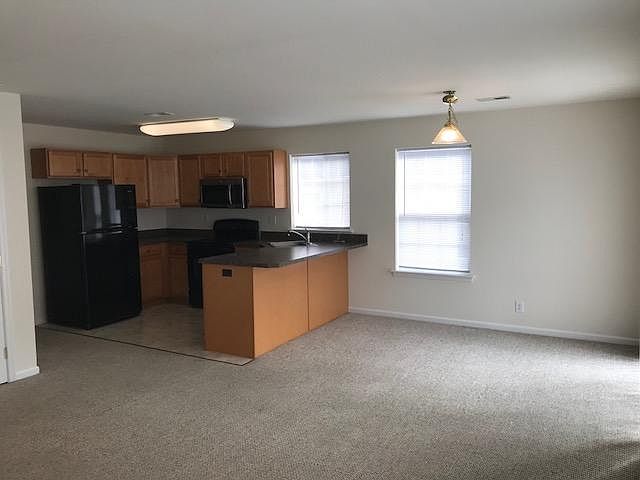 eating area, kitchen bar