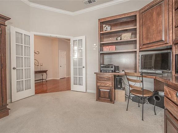 3rd image of 2309 Pheasant Dr