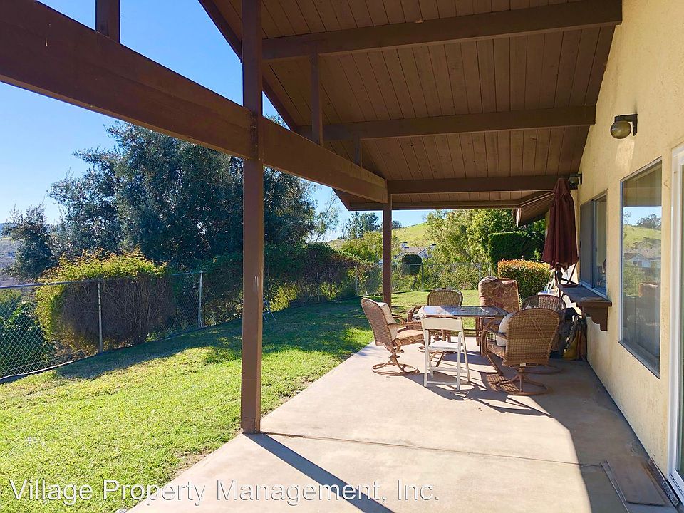 1st image of 4711 Calle De La Vuelta