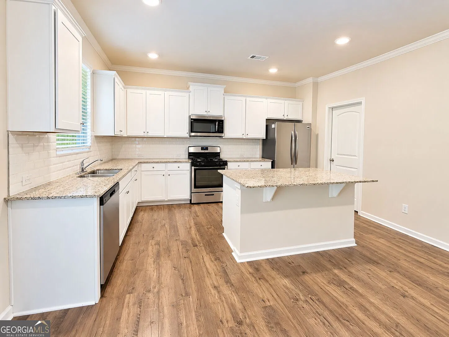 5 bed, 3.0 bath, 2856 sqft, $2,500 — Photo 3