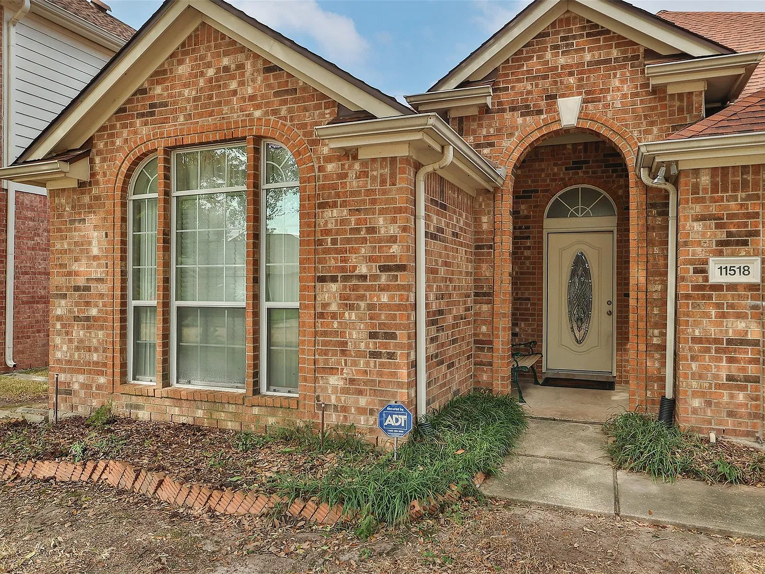 3 bed, 2.0 bath, 1676 sqft, $2,000 — Photo 2