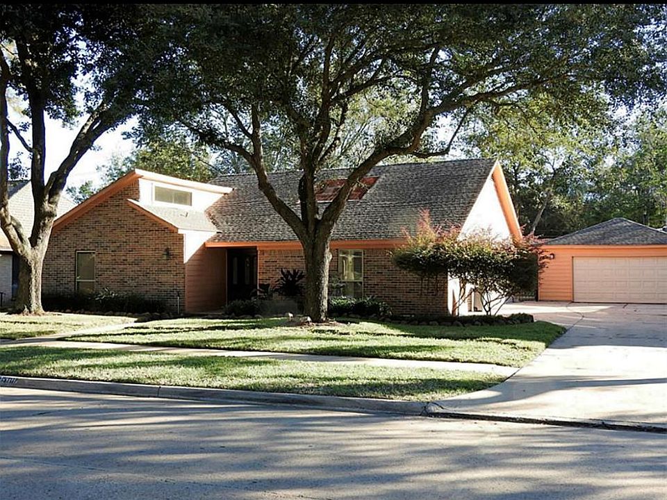 1st image of 15707 Pine Mountain Dr