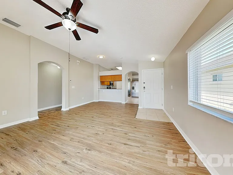 11749 Lynmoor Dr — Photo 3