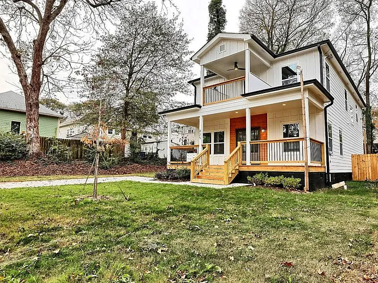 825 Beryl St SW — Photo 2