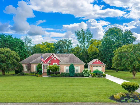 1835 Lakebrook Cir, Dandridge, TN 37725