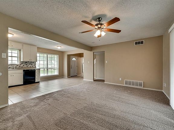 5th image of 418 Colonial Dr