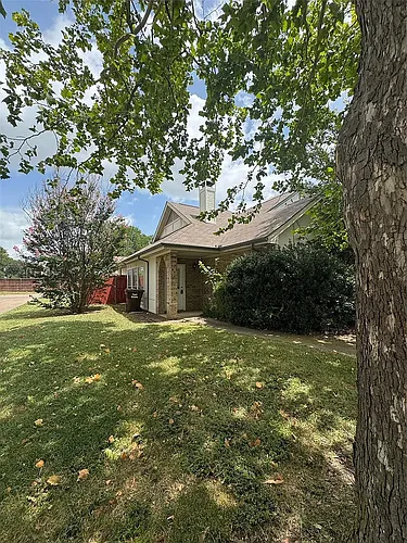 201 E Windsor Dr Photo 1