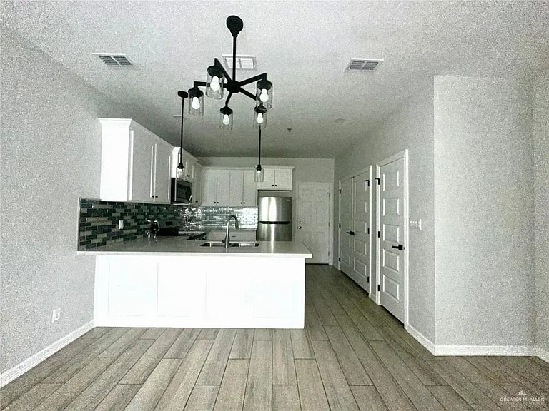 4614 W Huckleberry St — Photo 4