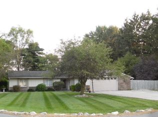 1120 Ridgewood Ln, Bluffton, IN 46714