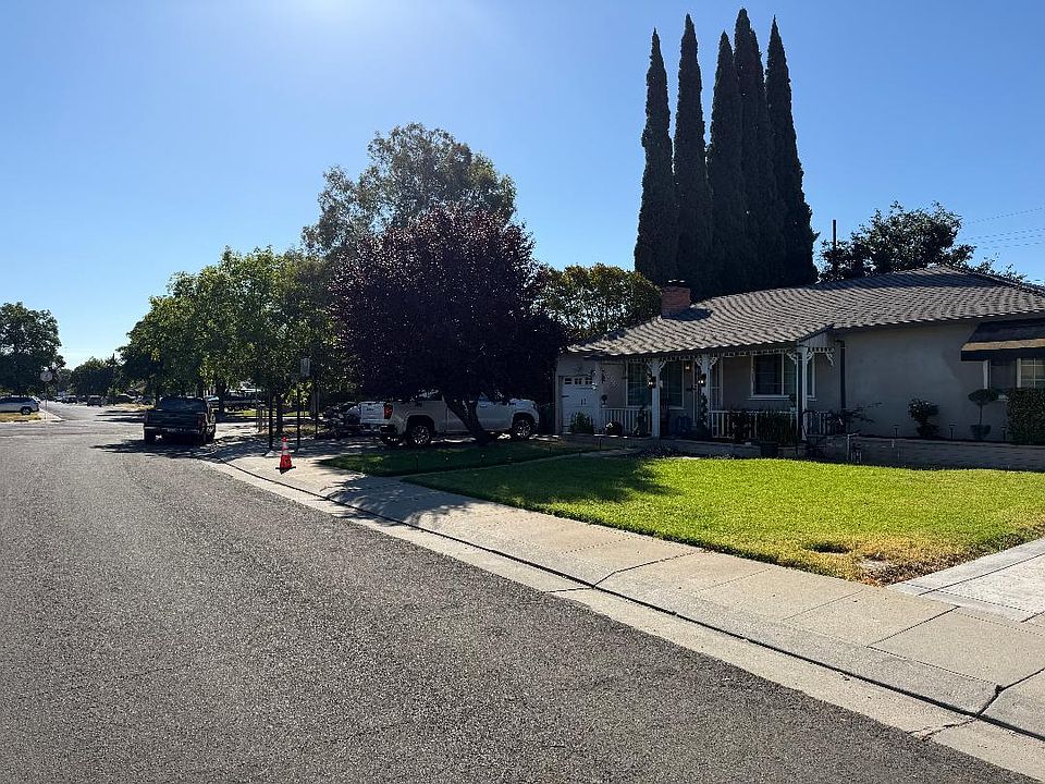 1st image of 270 E Downs St