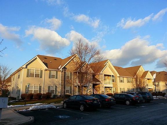 3rd image of 228 Wedgewood Cir