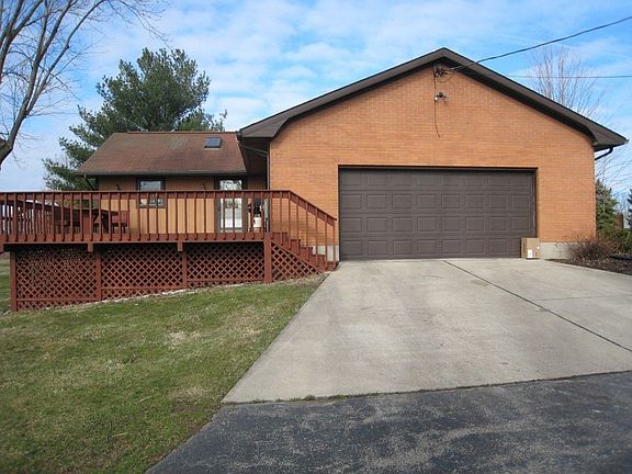 Side entrance garage. Large Deck.