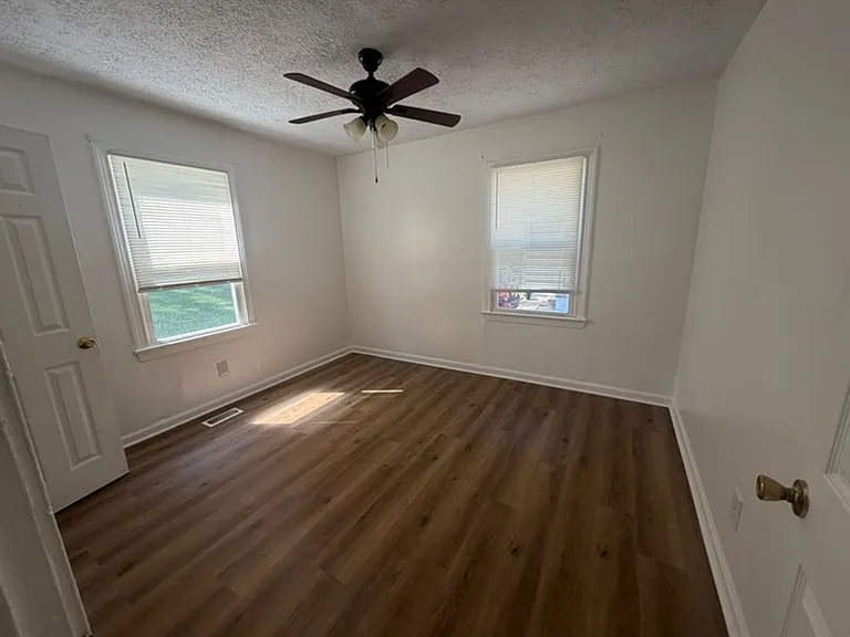 1307 E Moody Ave — Photo 7