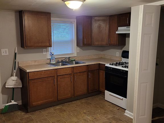 2nd image of 422 N 24th St