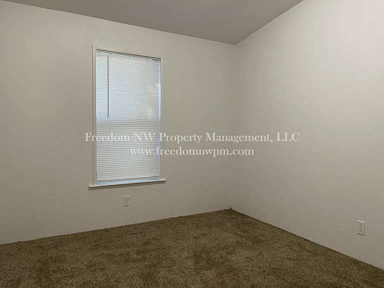 908 Vienna St — Photo 10