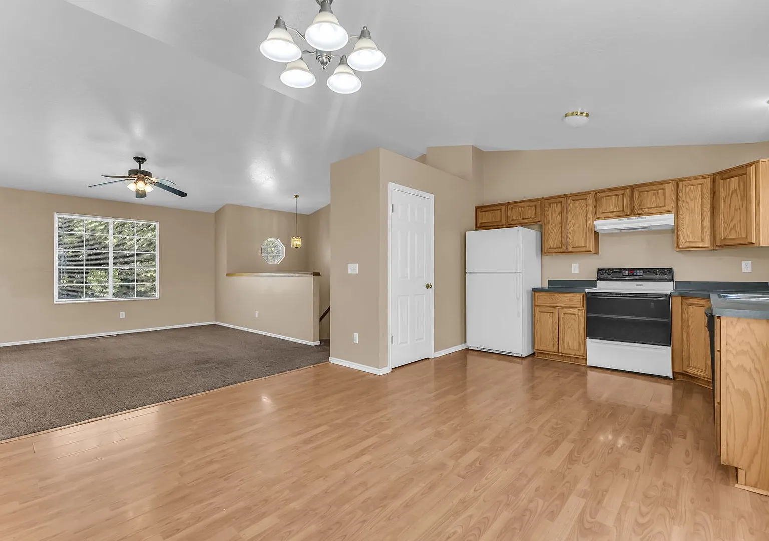 Spacious 4-Bedroom West Point Home with 2-Car Garage & Washer/Dryer — Photo 2