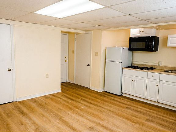 3rd image of 665 Columbia Tpke Unit 9