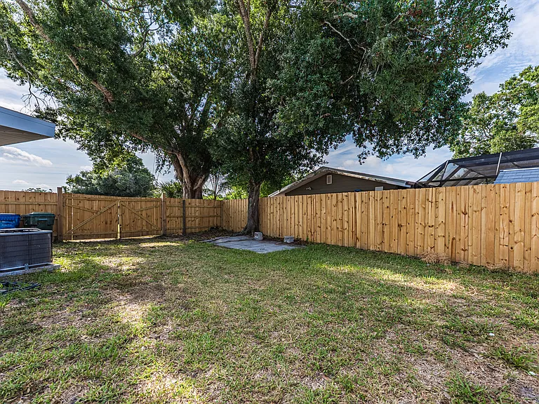 1811 Rhoades Ter — Photo 27
