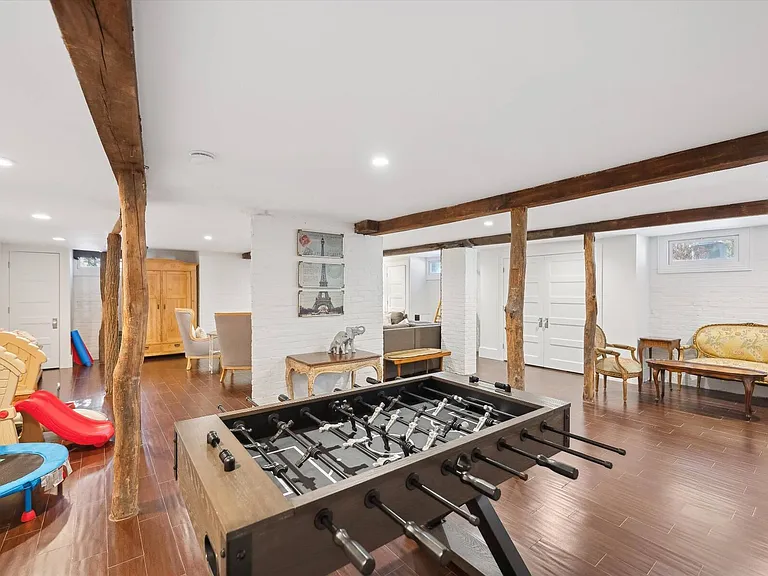 65 Herrick Rd — Photo 31