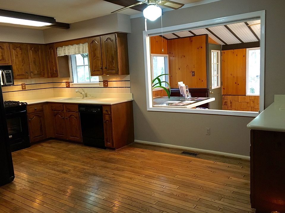 2nd image of 444 Gainsborough Ct