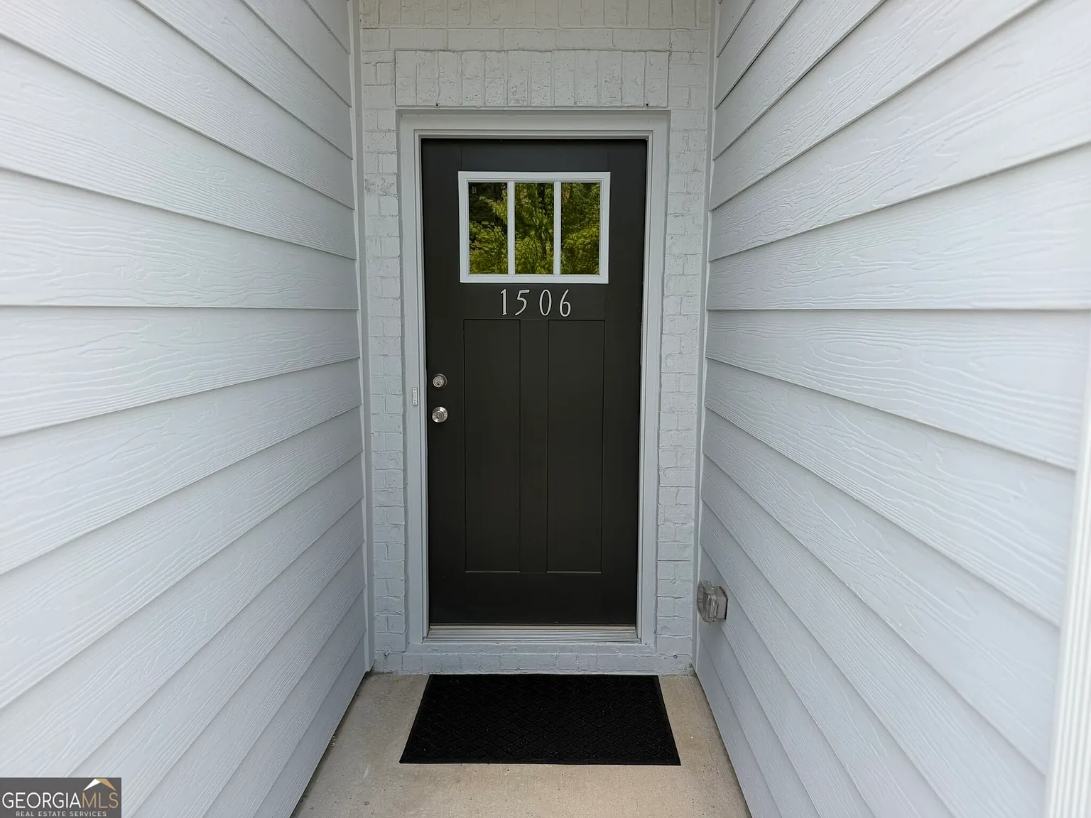 3 bed, 2.5 bath, $2,100 — Photo 2