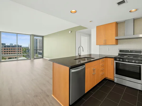 300 Bowie St APT 1208, Austin, TX 78703
