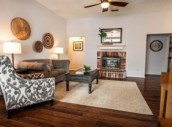 3rd image of 4220 Appleyard Dr