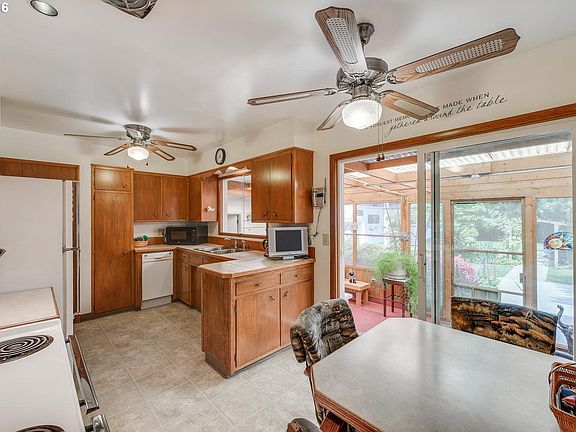 5th image of 5651 SE Harlene St
