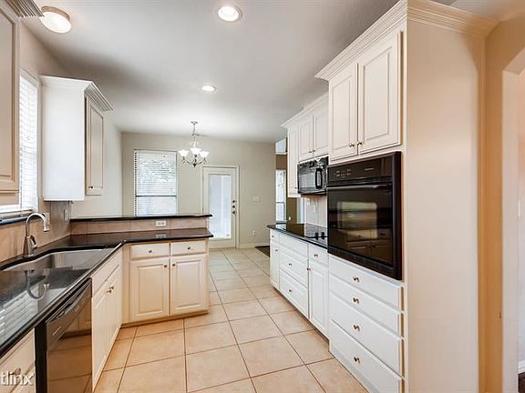 5th image of 639 Wyndham Cir
