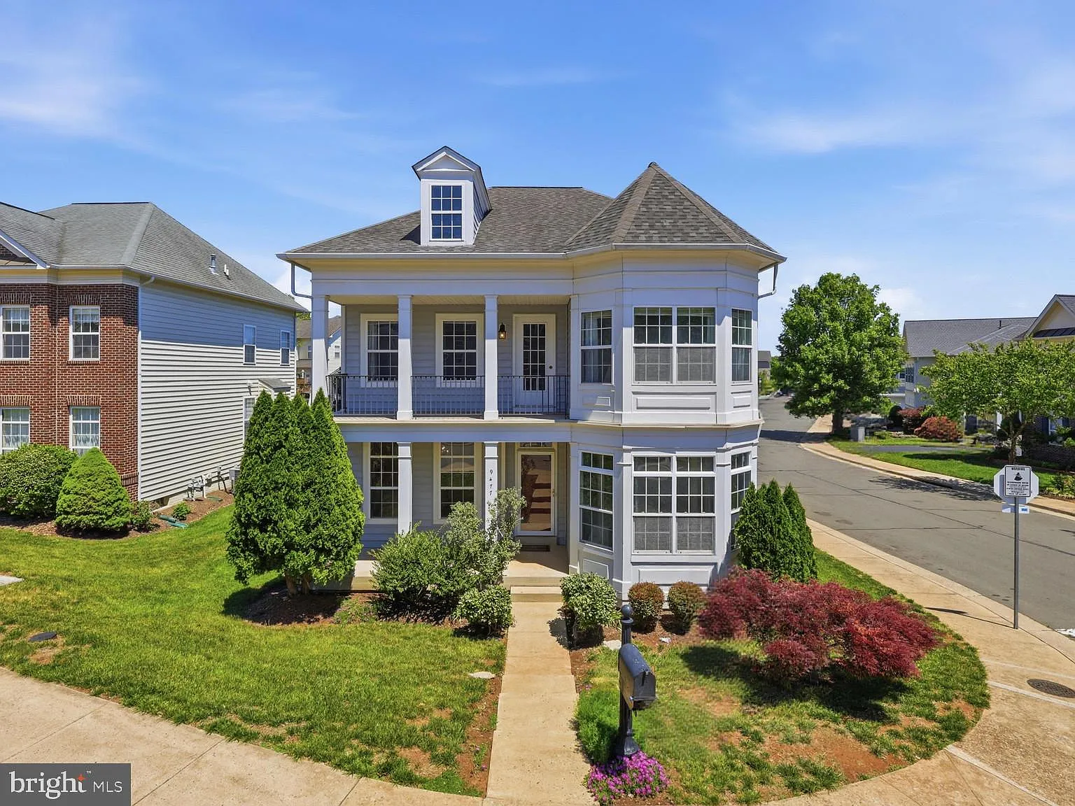 4 bed, 2.5 bath, 2602 sqft, $3,900 — Photo 1