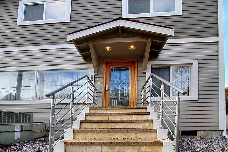 2nd image of 8011 Aurora Avenue N