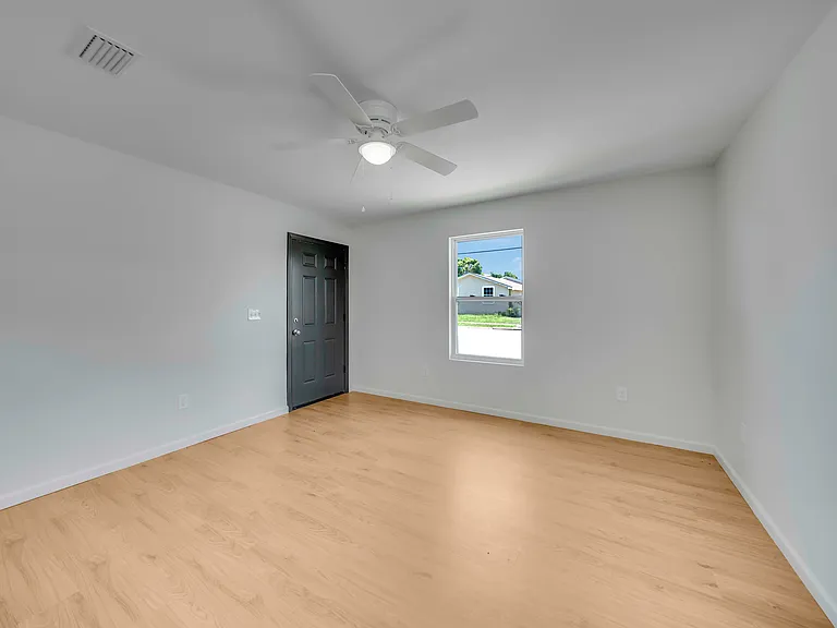 122 N East Ave #A — Photo 9