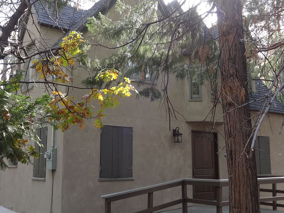 1st image of 185 Hemlock Dr