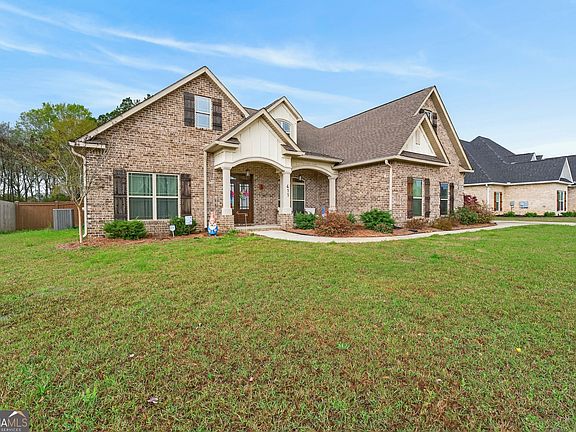 5th image of 411 Stonegate Trl