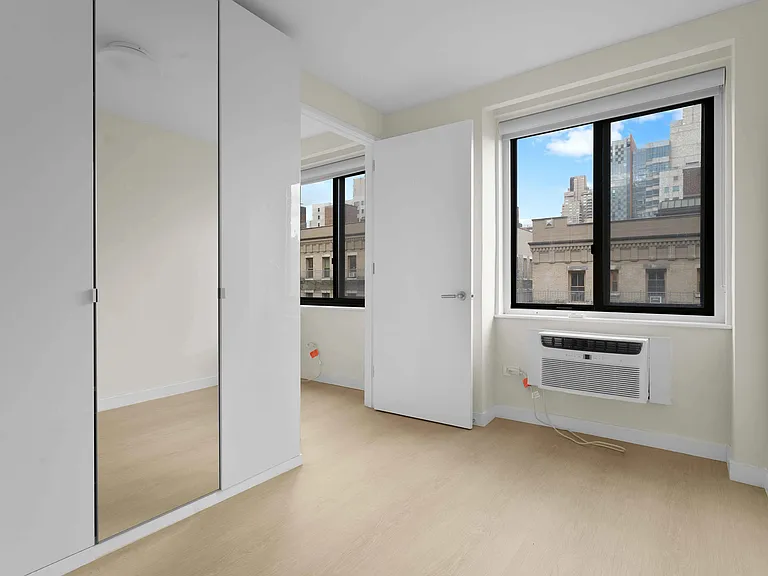 420 E 64th St #W7J — Photo 9