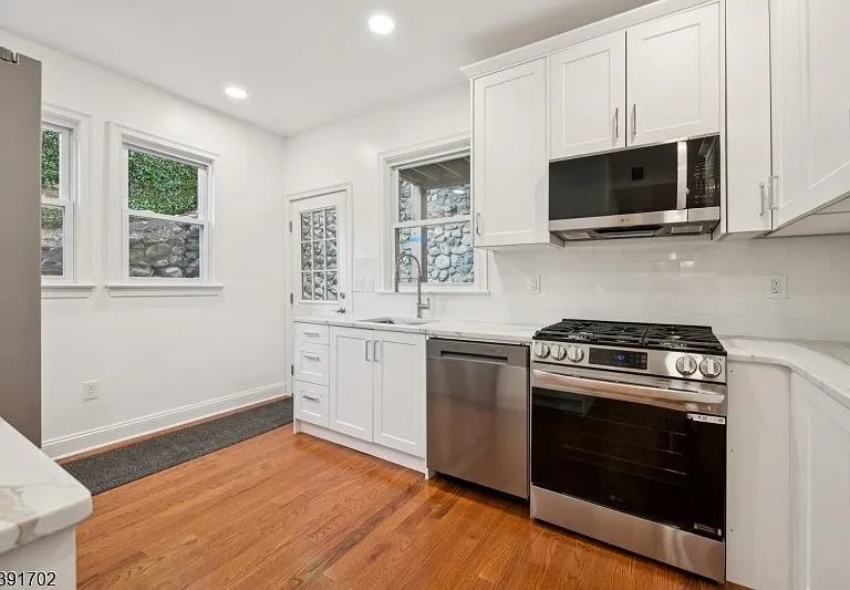 915 Main St #2R — Photo 4