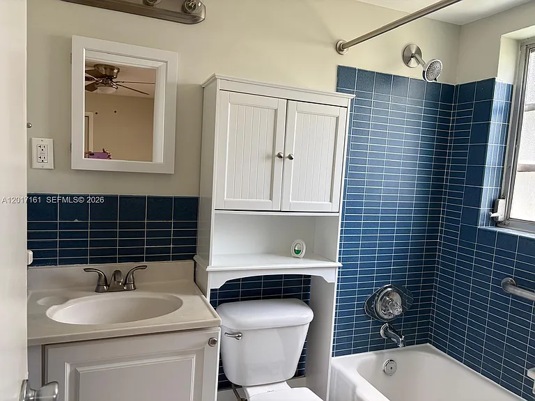 3212 NE 7th Pl #10 — Photo 9