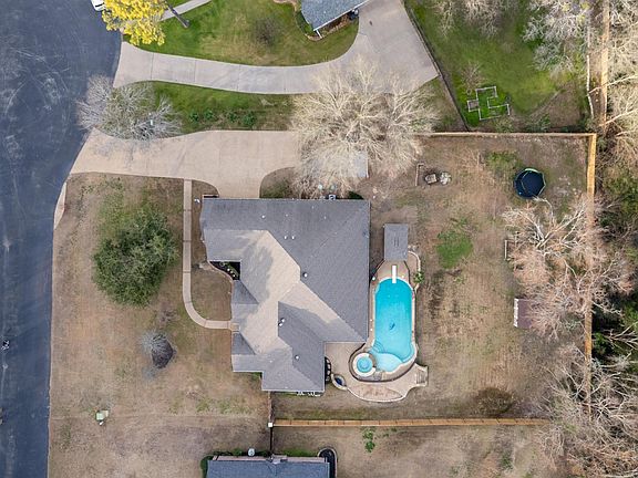 2nd image of 17051 Westlake Cir