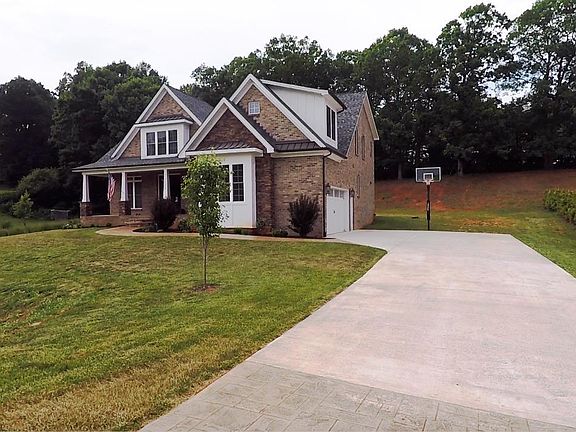5th image of 1108 Lake Manor Dr