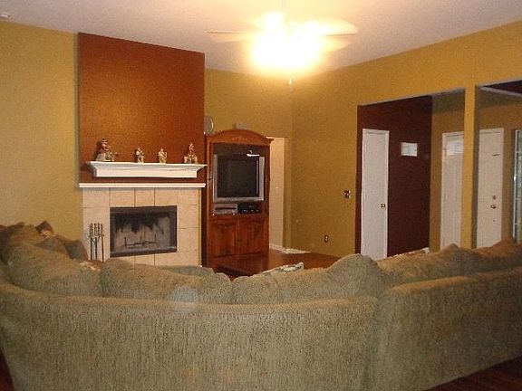 2nd image of 208 Canyon Lake Dr