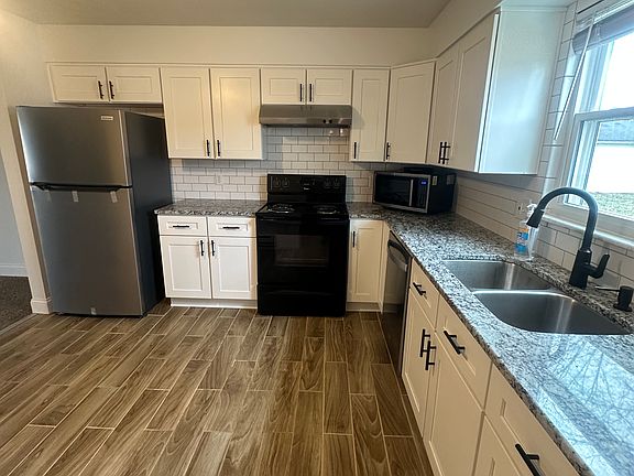 3rd image of 491 Pearl St Unit 1