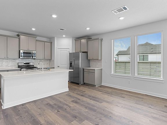 4th image of 132 Adelton Blvd