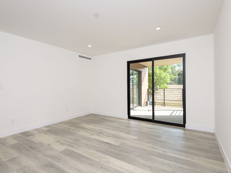1st image of 1546 Wellesley Ave