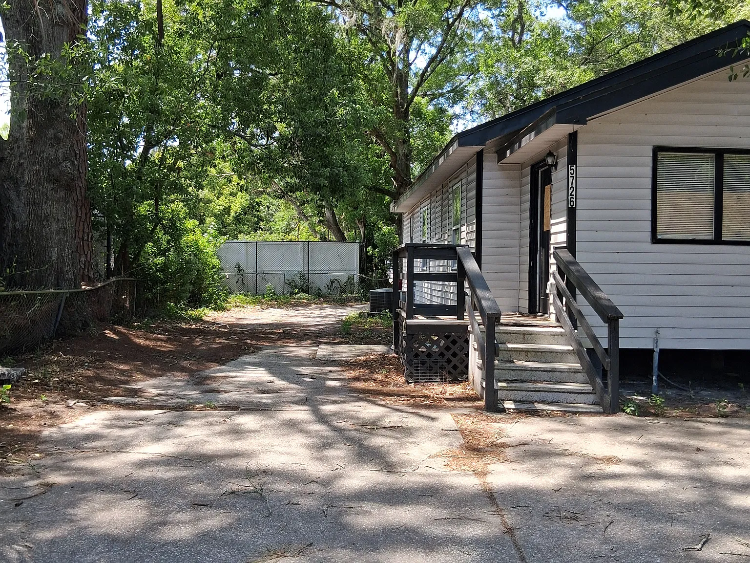 3 bed, 1084 sqft, $1,350 — Photo 2