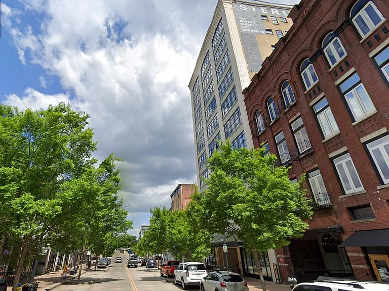 Centrally located on Gay Street between Market Square and Old City