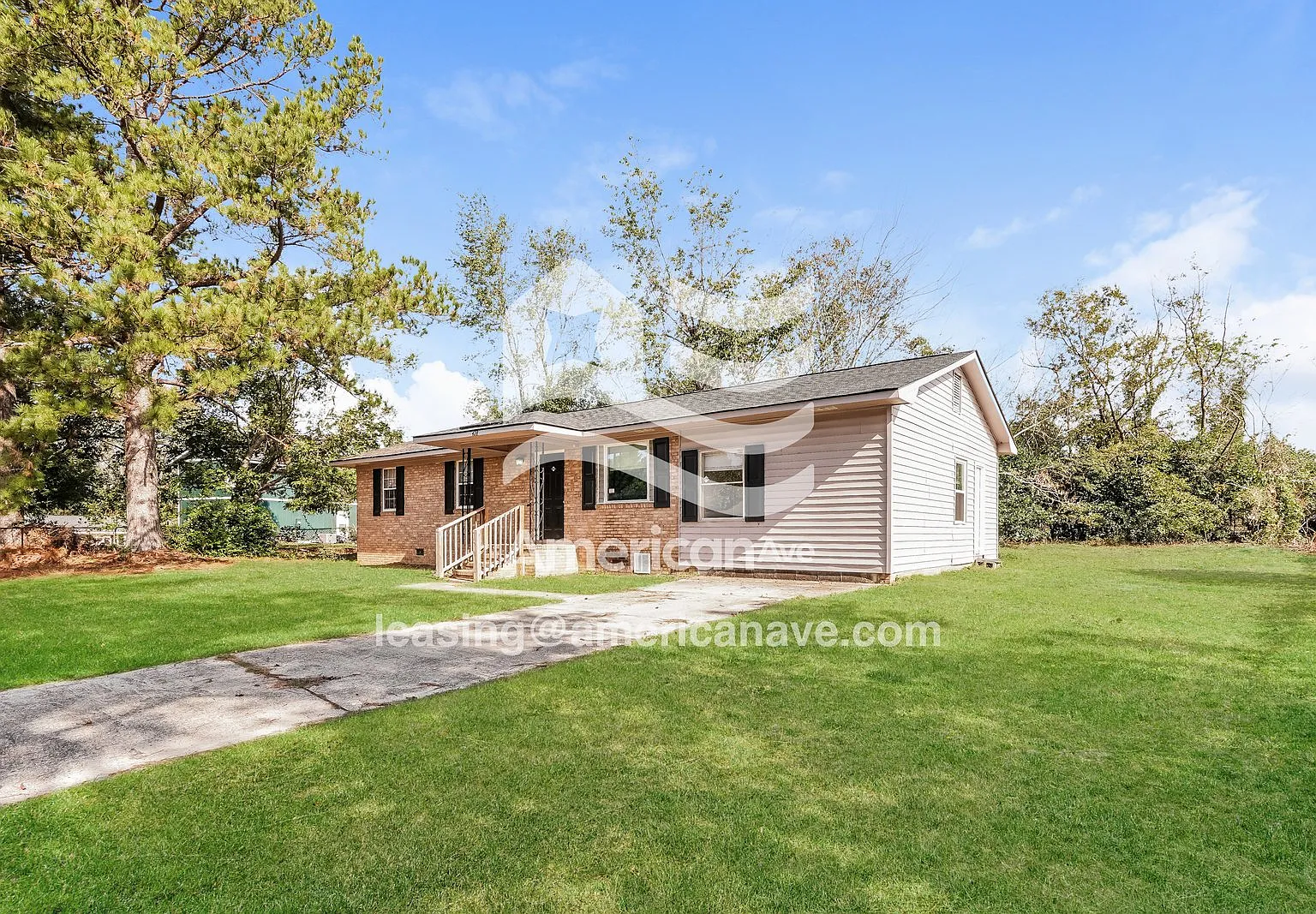 3 bed, 1.0 bath, 1391 sqft, $1,244 — Photo 2