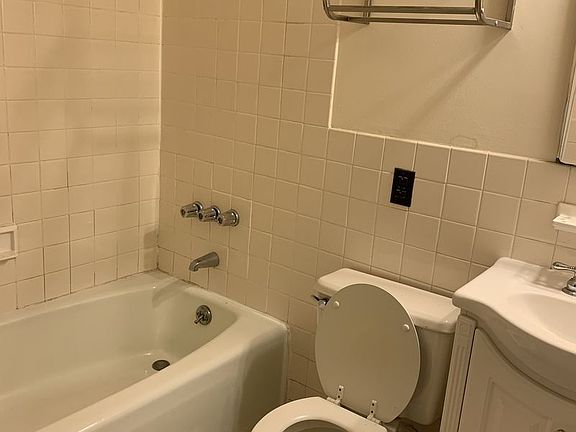 5th image of 402 E 90th St APT 3F